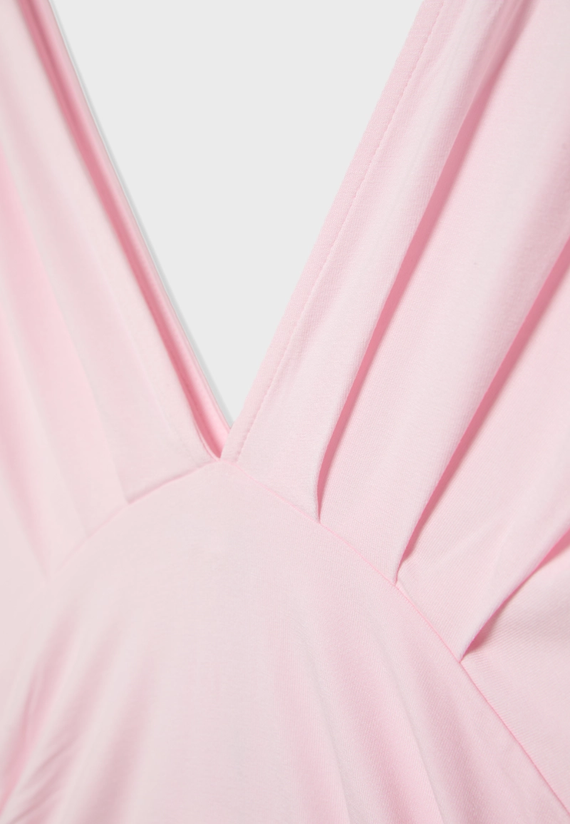 Футболка с V-образным вырезом