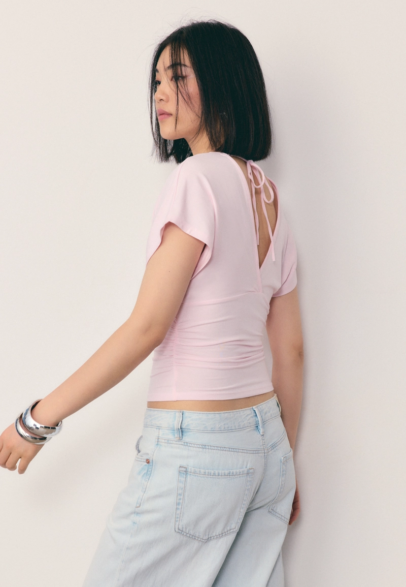 Футболка с V-образным вырезом