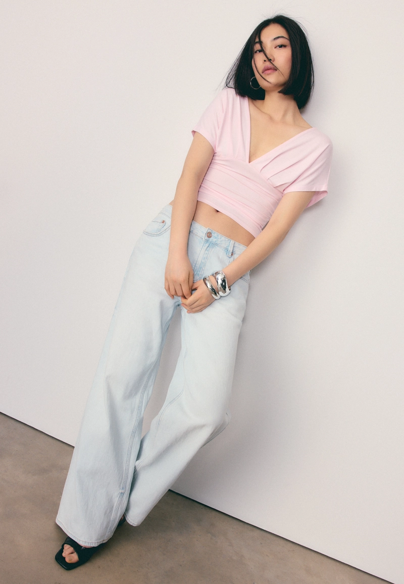 Футболка с V-образным вырезом