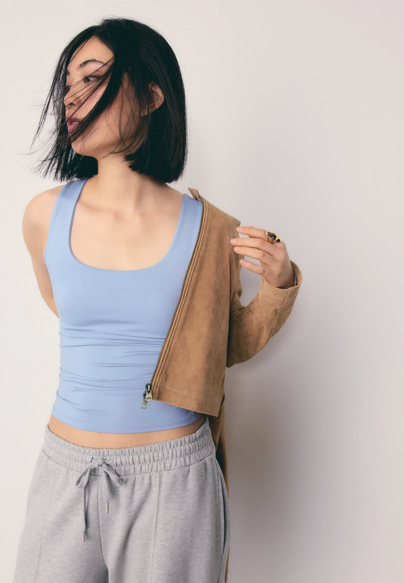 Майка из полиамида с широкими бретелями