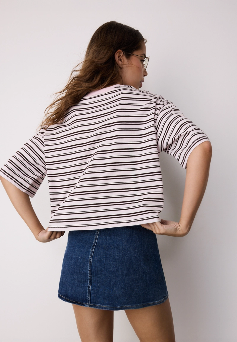 Полосатая футболка с короткими рукавами