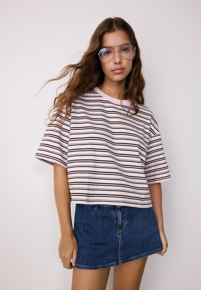 Полосатая футболка с короткими рукавами