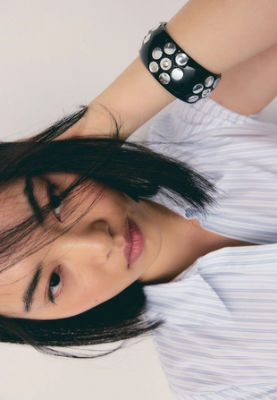 Рубашка с короткими рукавами и вырезом на груди- Заказать в России