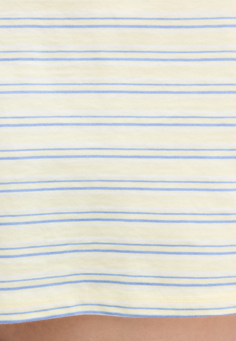 Полосатая футболка с короткими рукавами