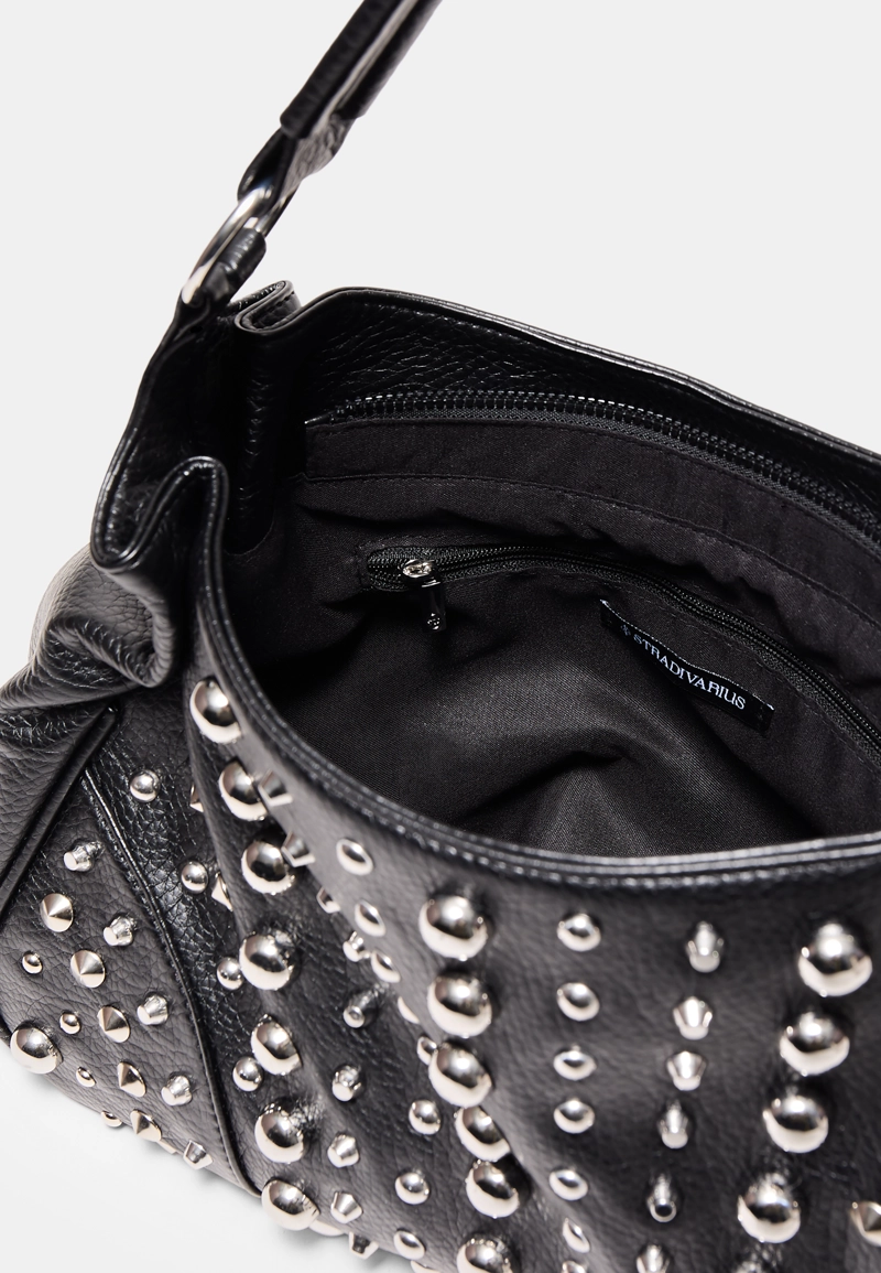 Сумка с заклепками