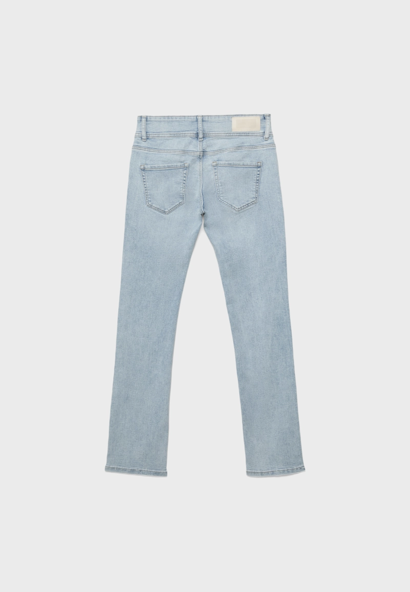 Зауженные джинсы с низкой посадкой