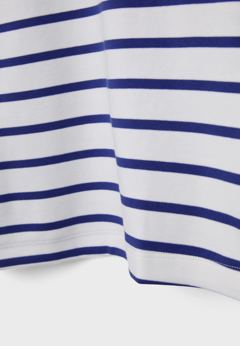 Базовая футболка классического кроя из плотной ткани в полоску