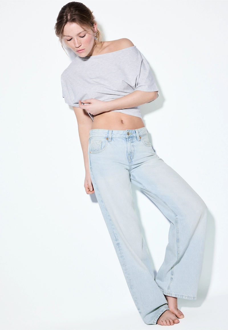 Джинсы с низкой посадкой и широкими штанинами со звездой