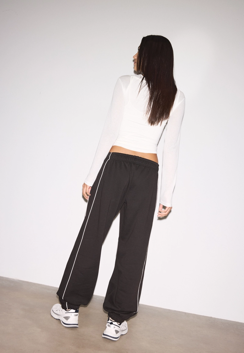 Брюки-джоггеры с кантом