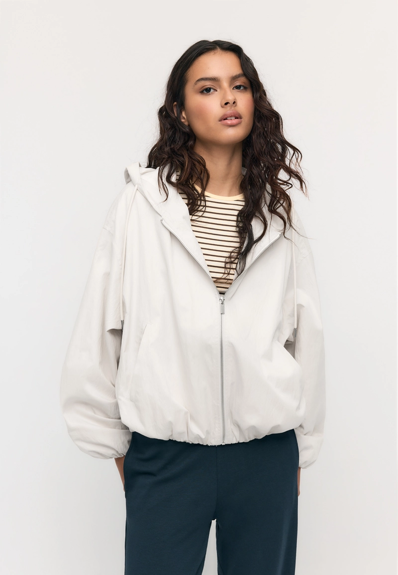 Базовая куртка из нейлона с капюшоном