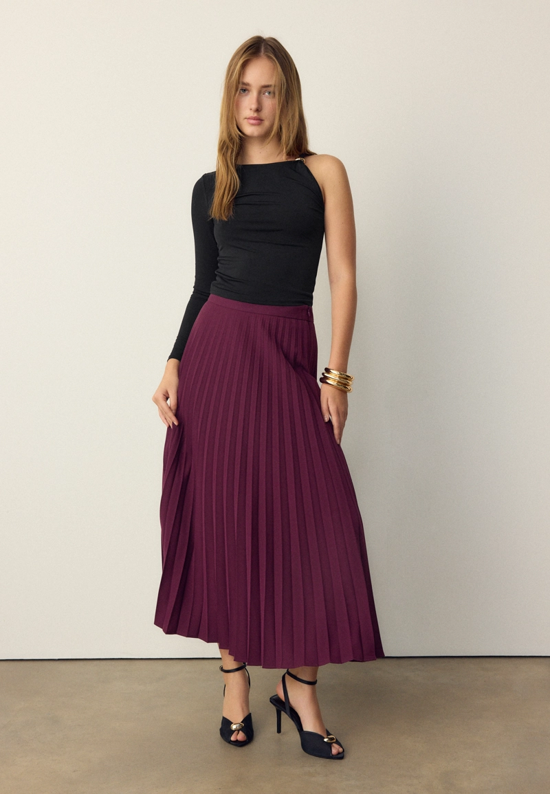 Асимметричная футболка с металлической пряжкой