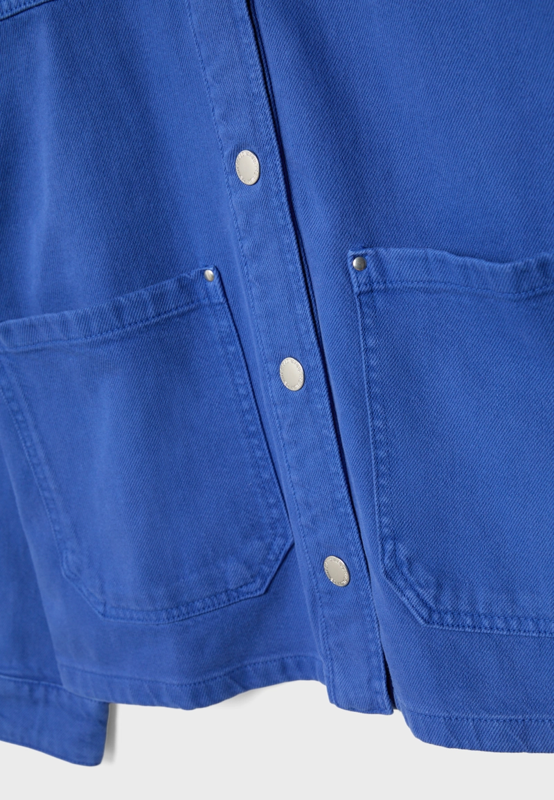 Джинсовая куртка с накладными карманами