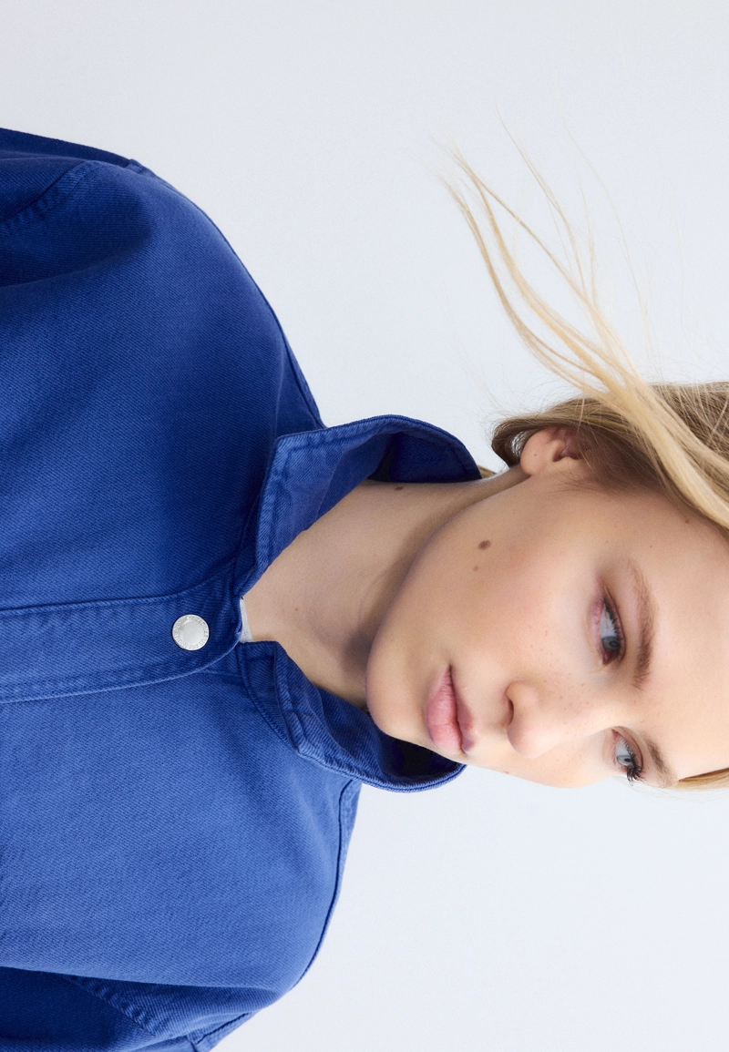 Джинсовая куртка с накладными карманами