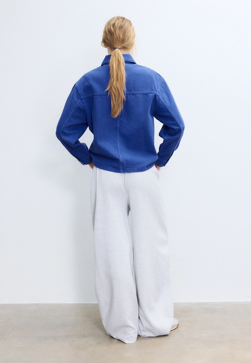 Джинсовая куртка с накладными карманами