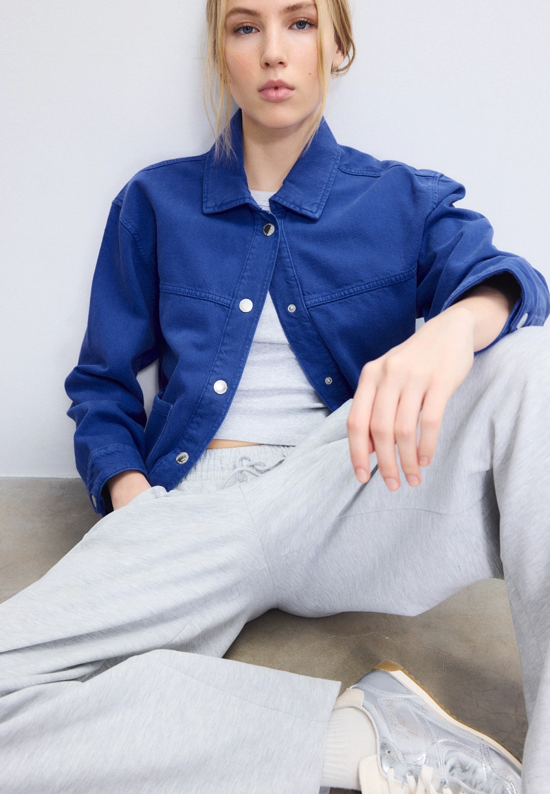 Джинсовая куртка с накладными карманами