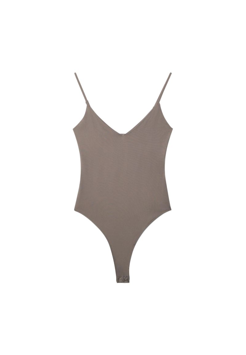 Боди на бретелях с V-образным вырезом