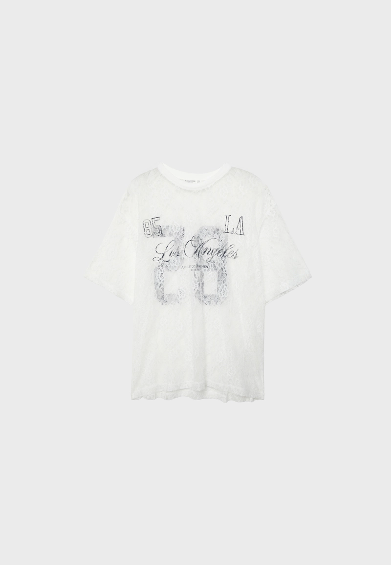 Футболка оверсайз с кружевными элементами и графическим принтом