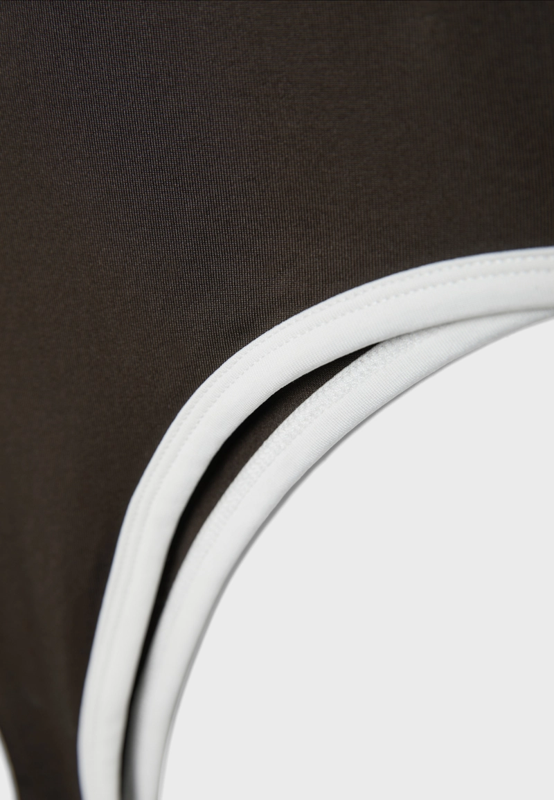 Боди с вырезами на спине