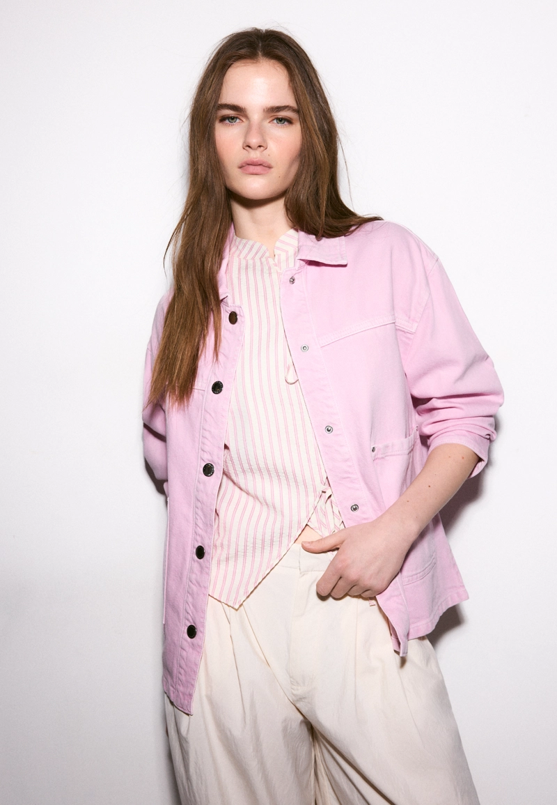 Джинсовая куртка с накладными карманами