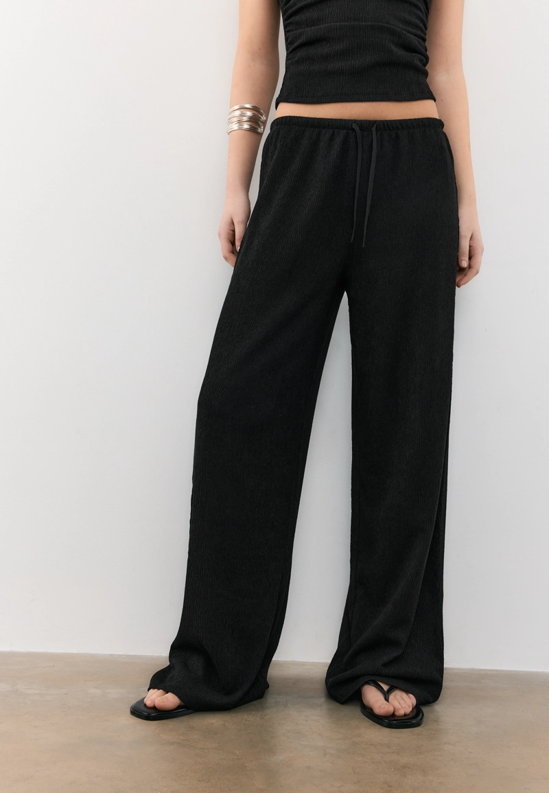 Брюки прямого кроя с эффектом помятости