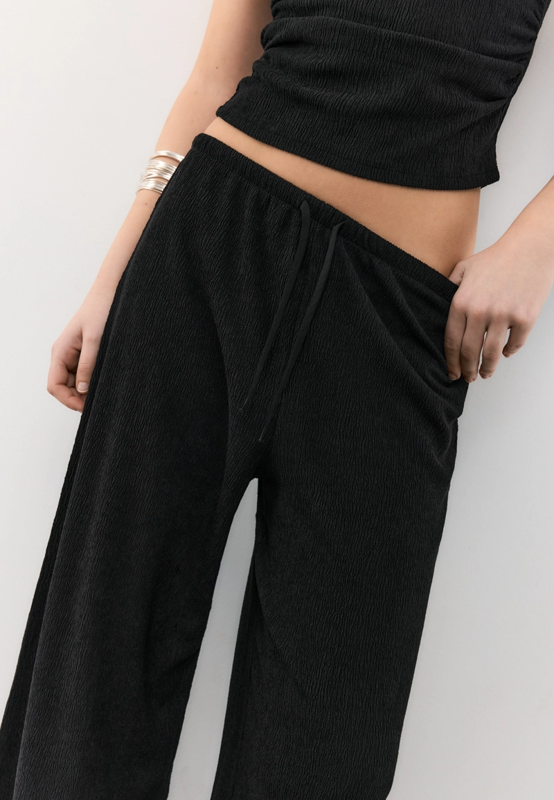 Брюки прямого кроя с эффектом помятости