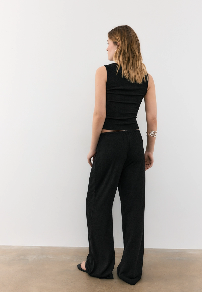 Брюки прямого кроя с эффектом помятости