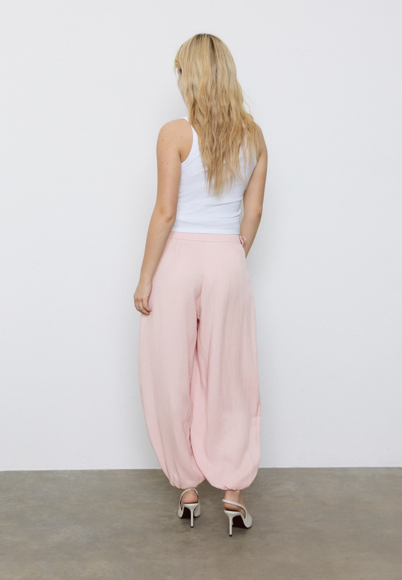 Брюки-шаровары с защипами и пряжкой