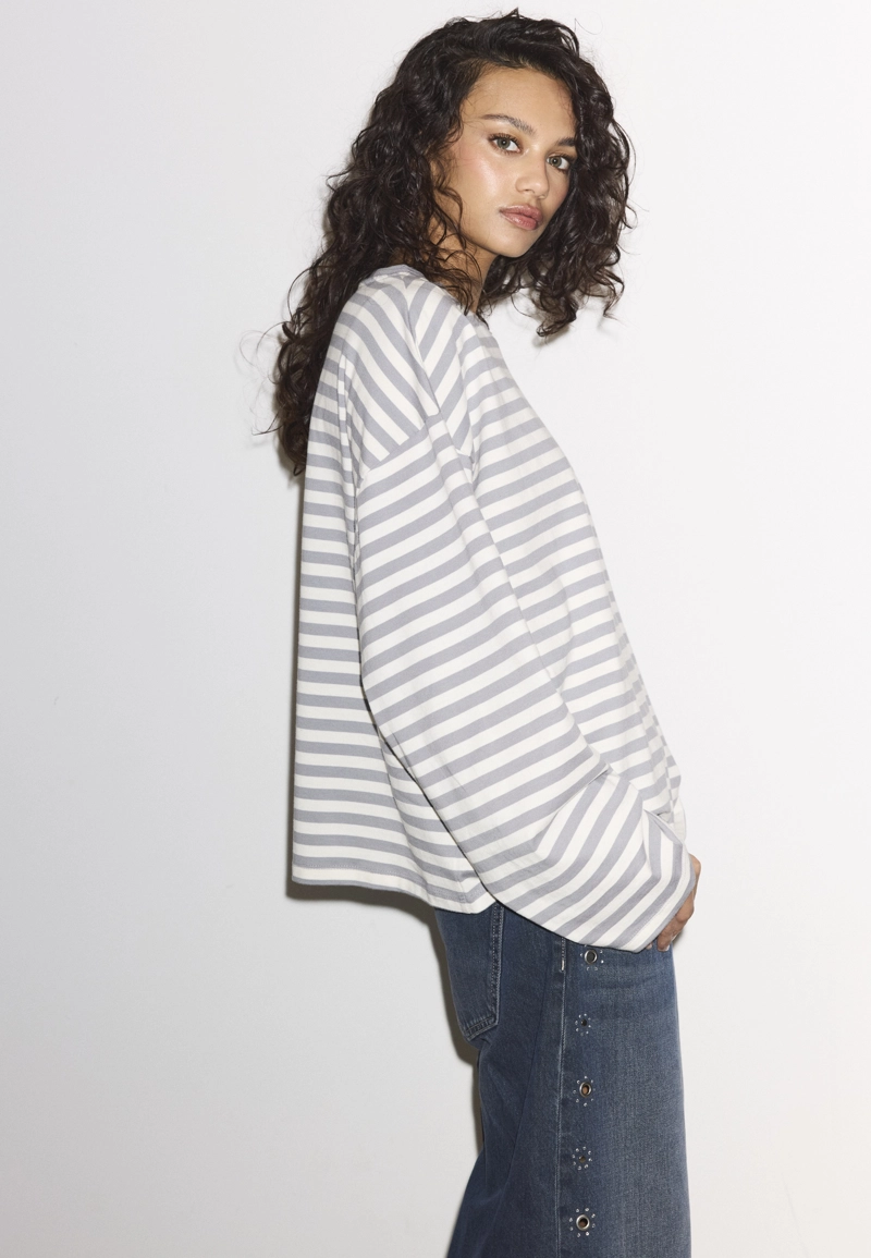 Полосатая футболка с длинными рукавами