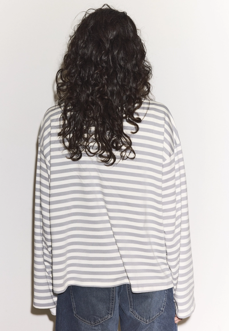 Полосатая футболка с длинными рукавами