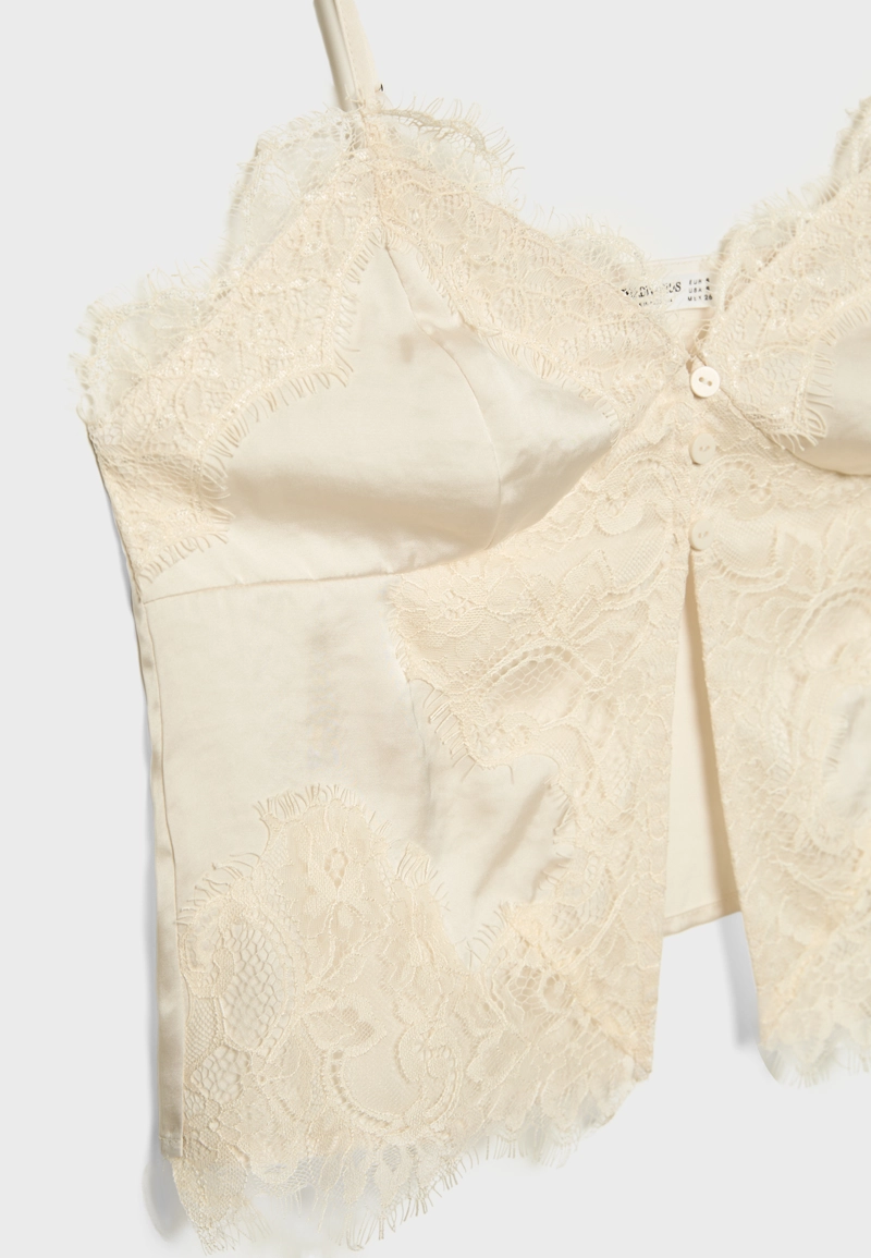 Атласный топ с кружевом на бретелях