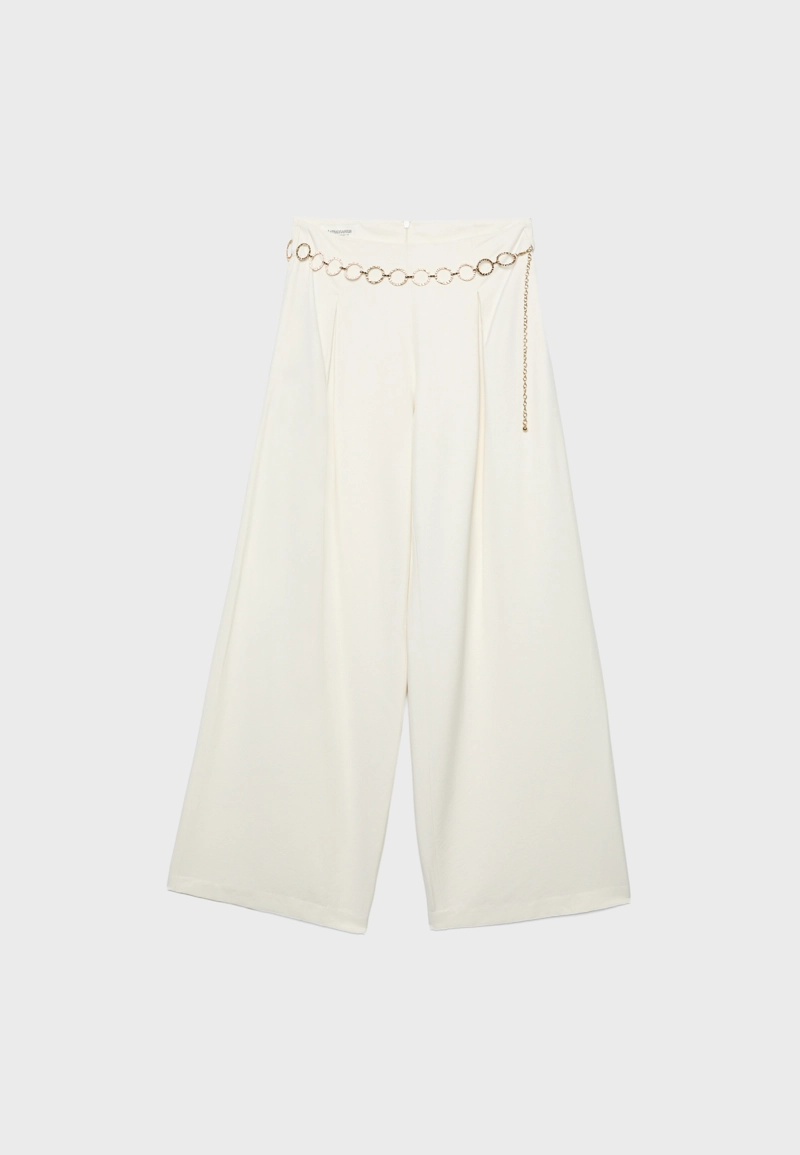 Атласные брюки с защипами и цепочкой