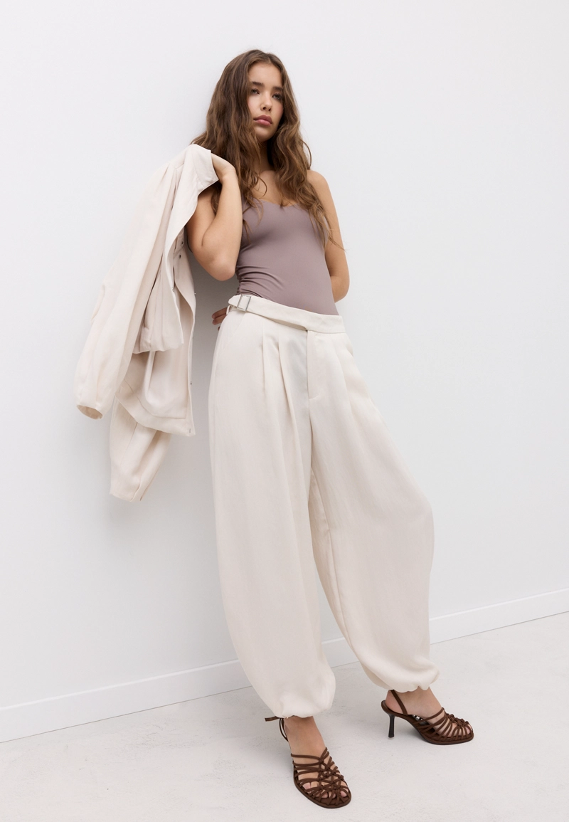 Брюки-баллоны с пряжкой