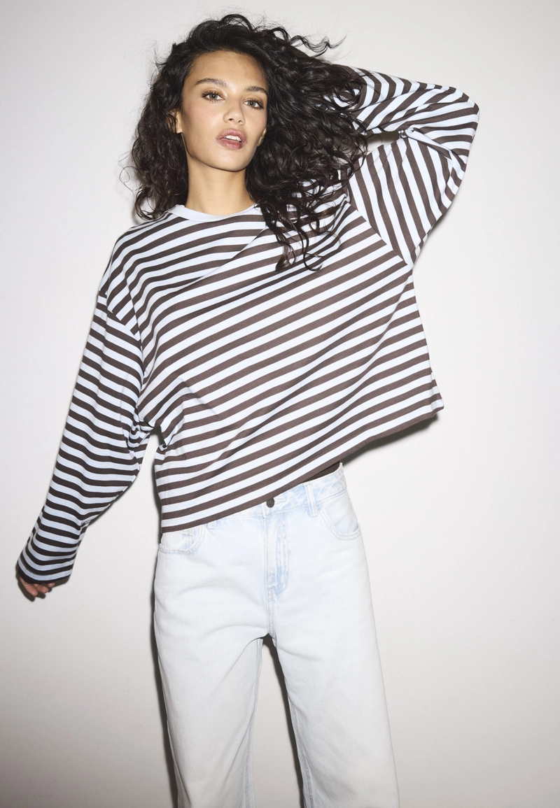 Полосатая футболка с длинными рукавами