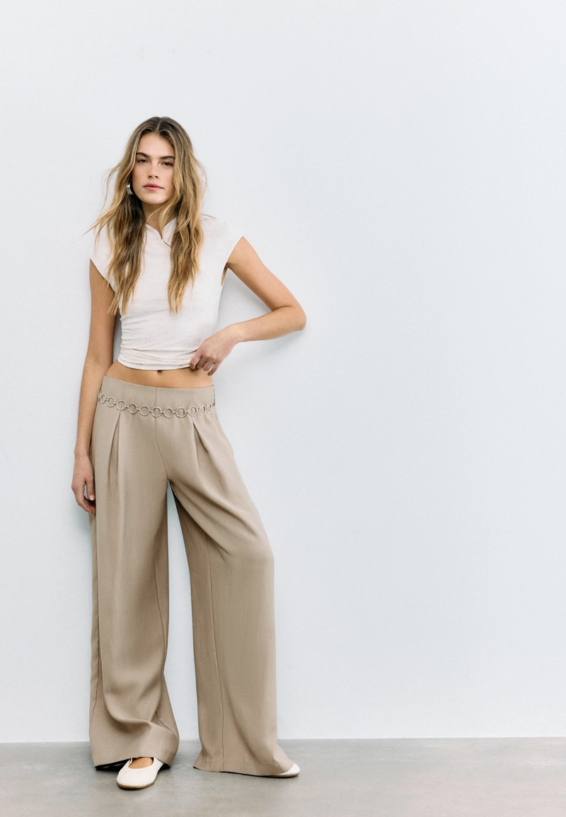 Брюки с защипами и цепочкой