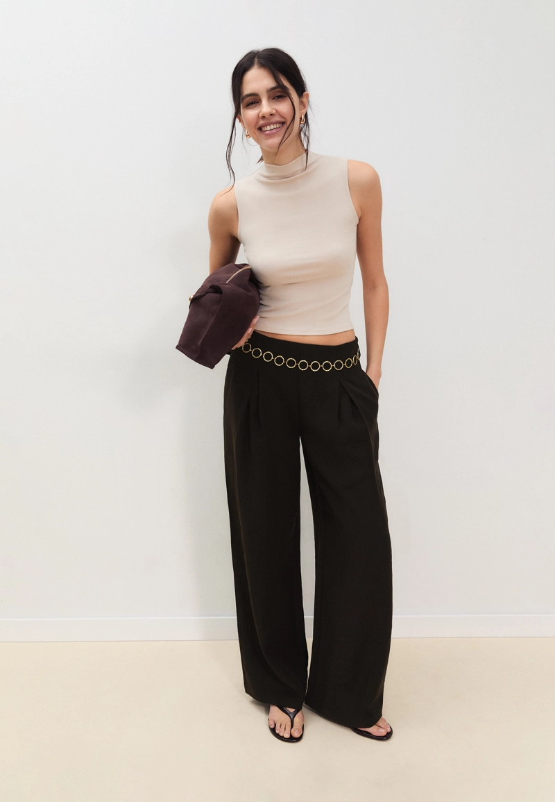 Брюки с защипами и цепочкой