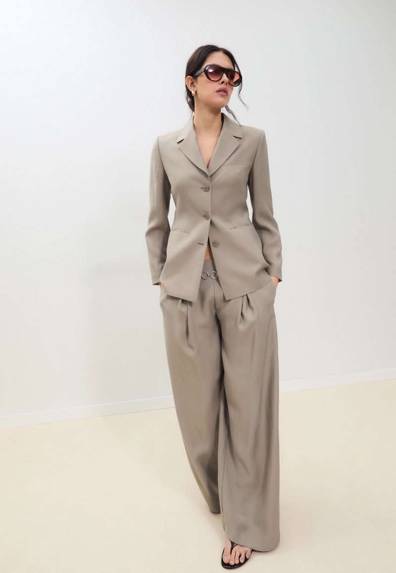 Приталенный блейзер на 3 пуговицах