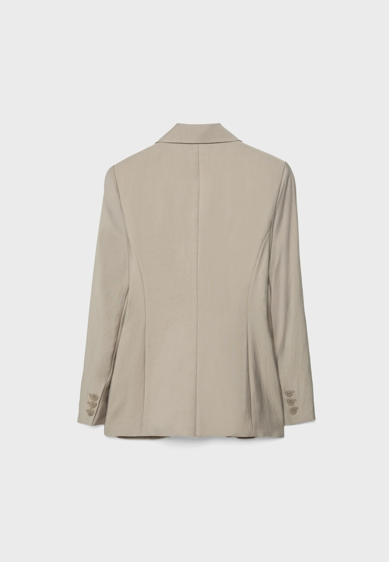 Приталенный блейзер на 3 пуговицах