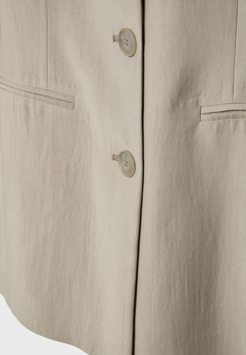 Приталенный блейзер на 3 пуговицах