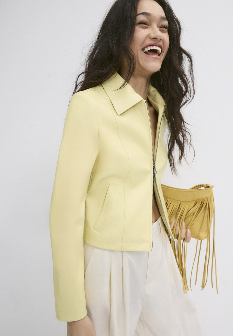 Приталенная куртка из искусственной кожи