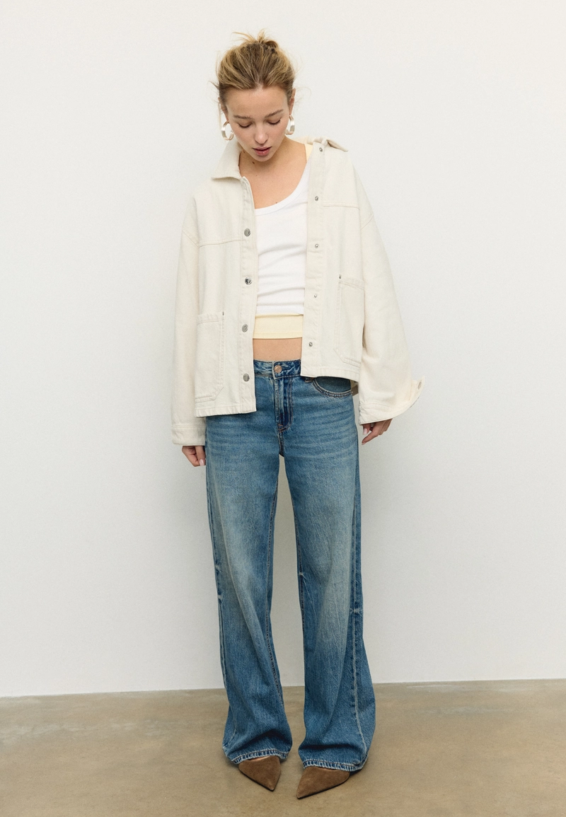 Джинсовая куртка с накладными карманами