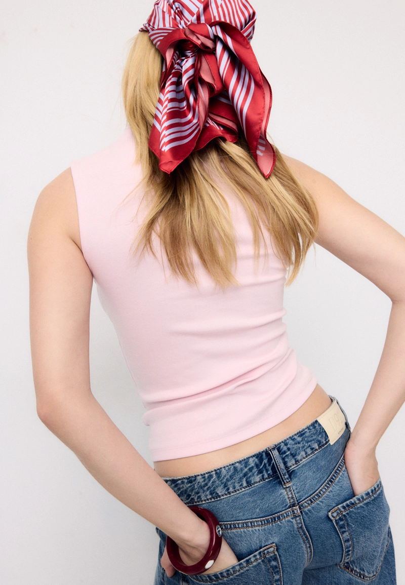 Майка с воротником-трубой