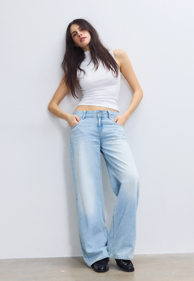 Майка с воротником-трубой