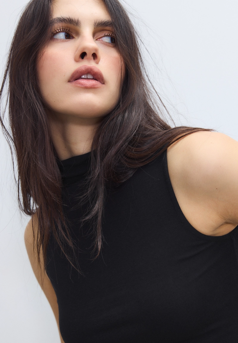 Майка с воротником-трубой