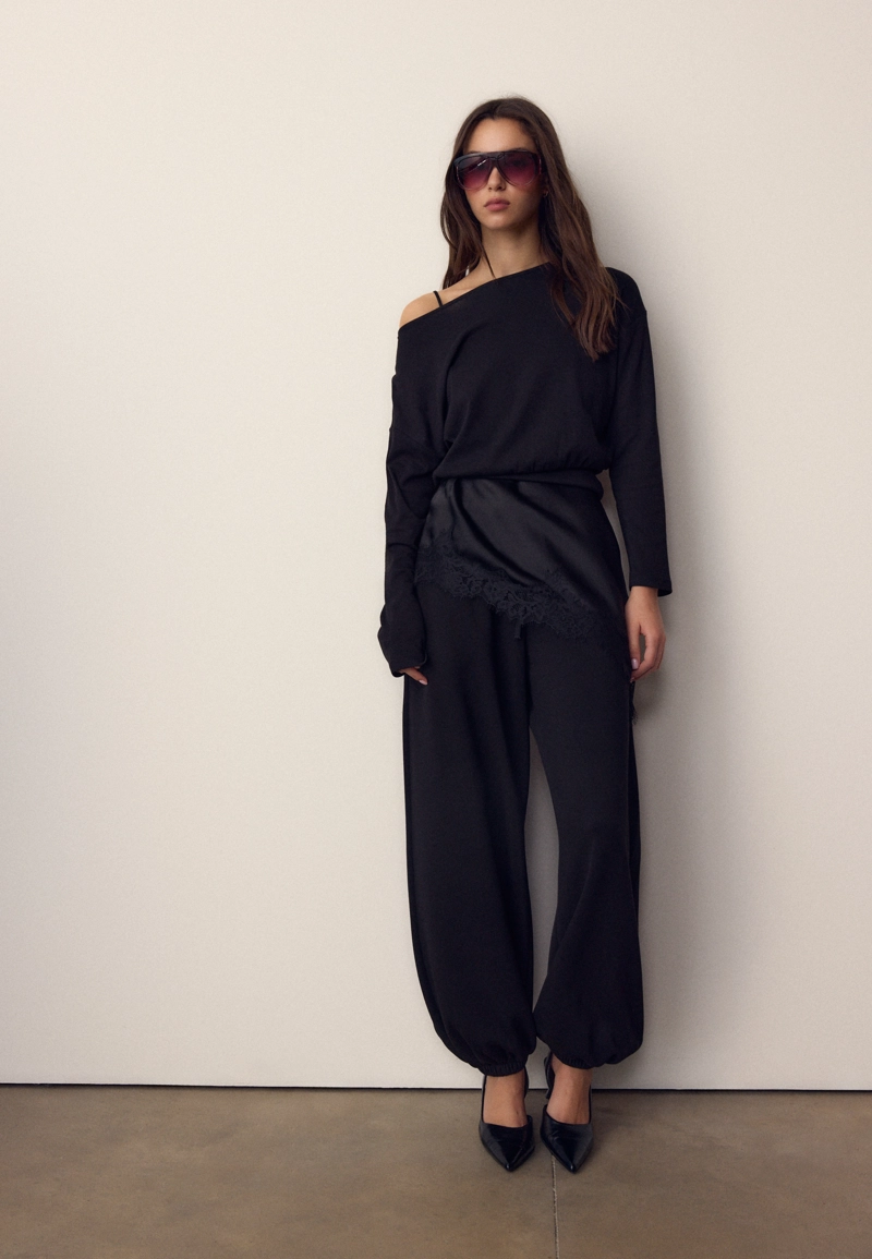 Лонгслив с вырезом-лодочкой и поясом