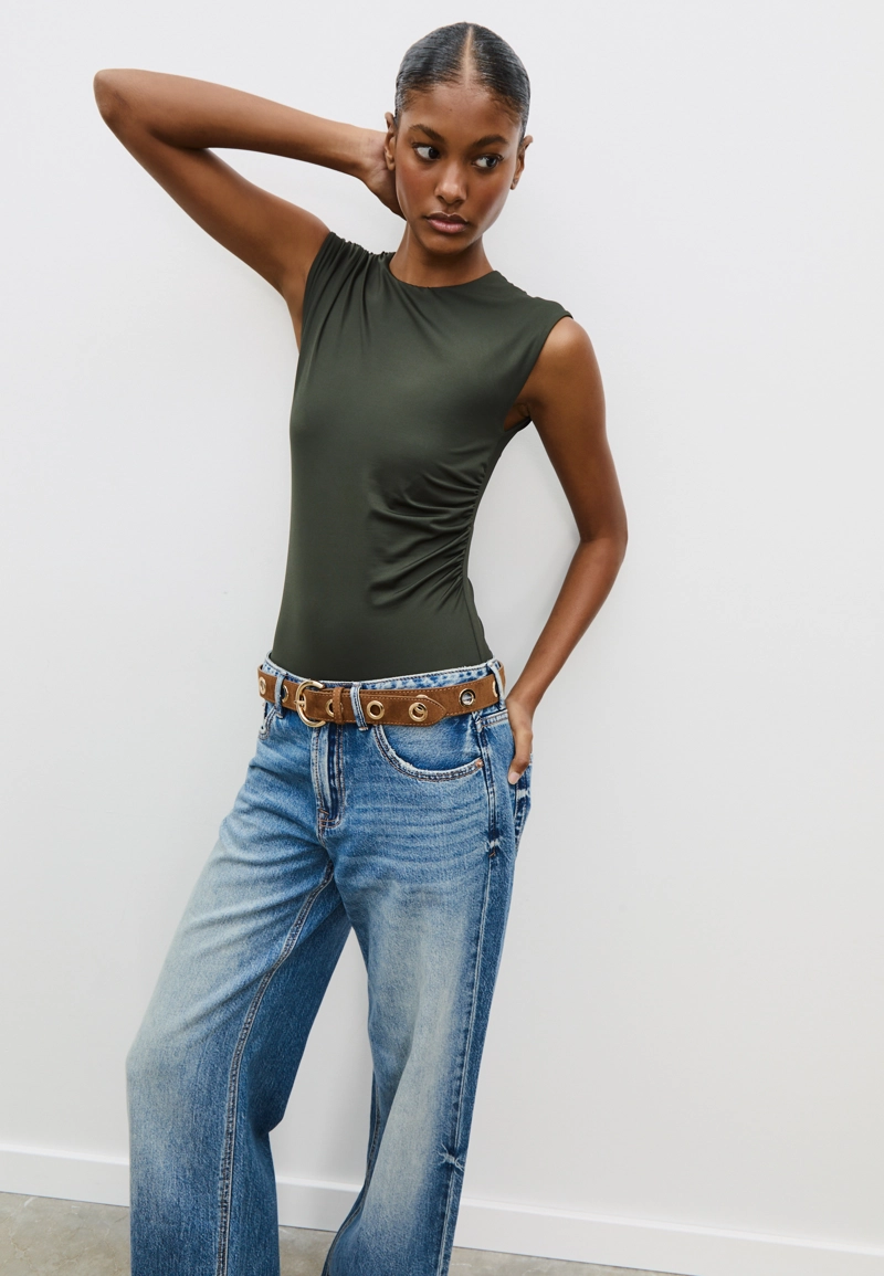 Ремень с металлическими люверсами