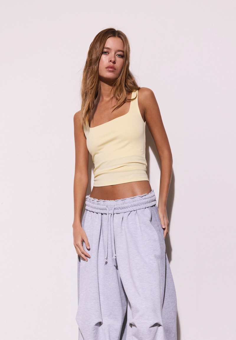 Майка с широкими бретелями