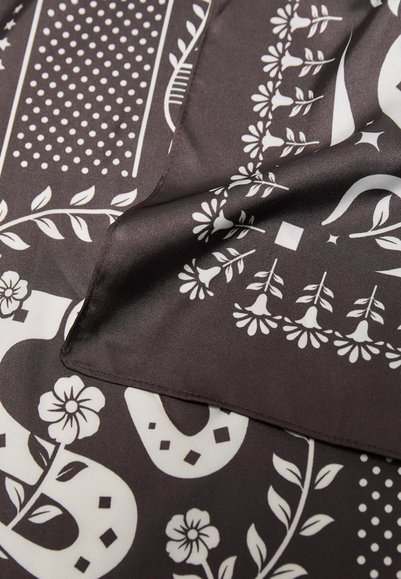 Платок со змеиным принтом