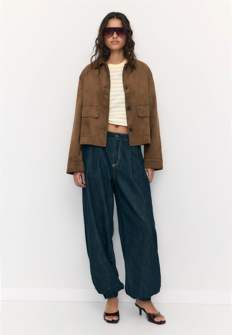 Куртка с карманами из искусственной замши