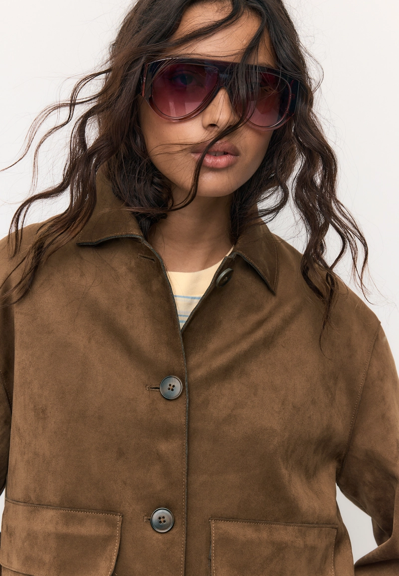 Куртка с карманами из искусственной замши