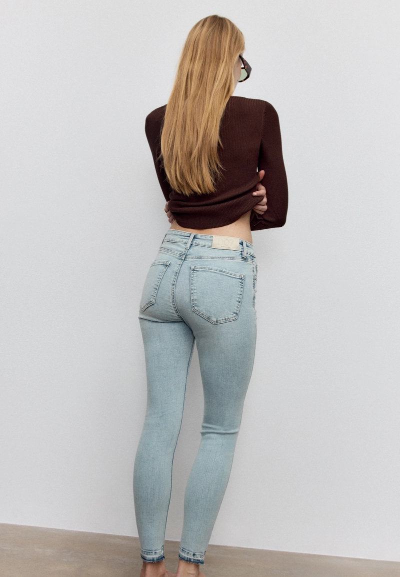 Джинсы скинни D07 с классической посадкой